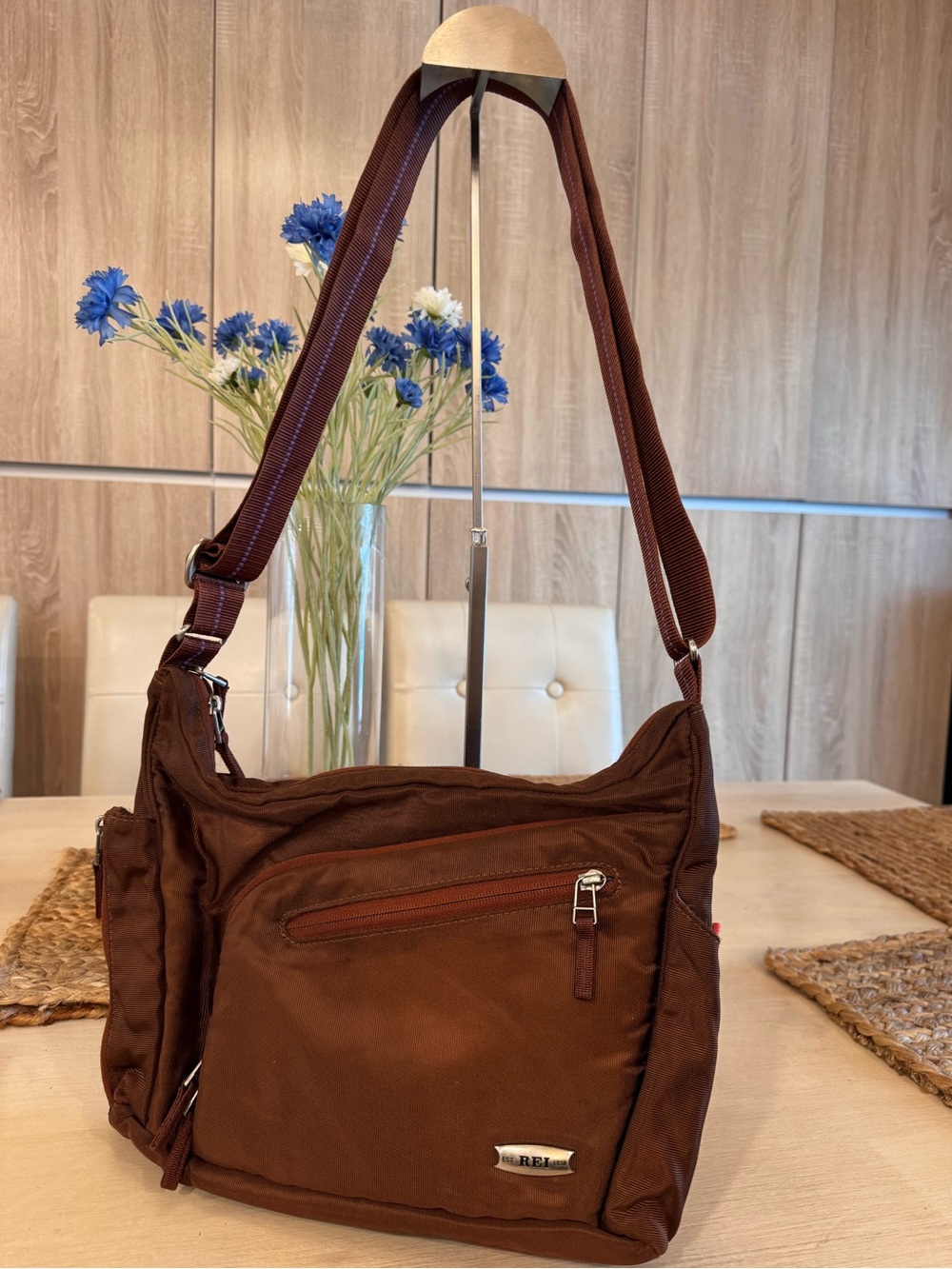 NWOT Vintage Rare Deadstock REI Brown Nylon Daytime Hiking Travel Crossbody Bag